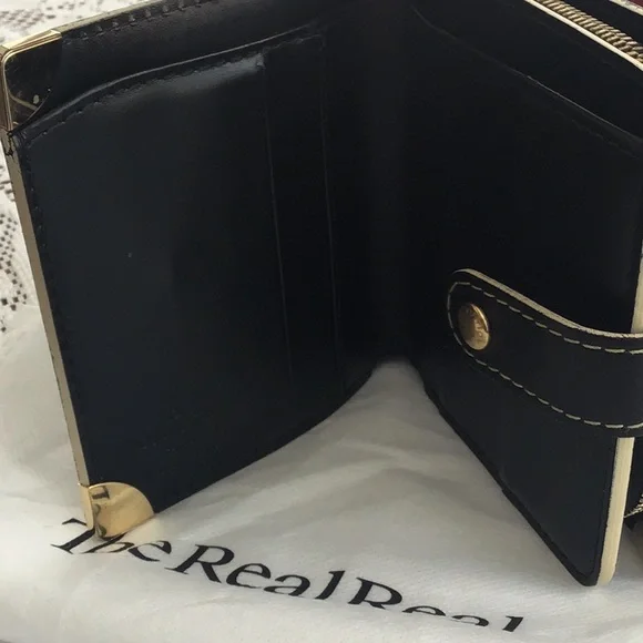 Louis Vuitton black leather bi-fold - Picture 8 of 10